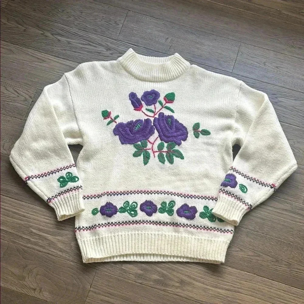 Avocado | Vintage 80’s 90’s Made in Hong Kong knit sweater / embroidered flowers